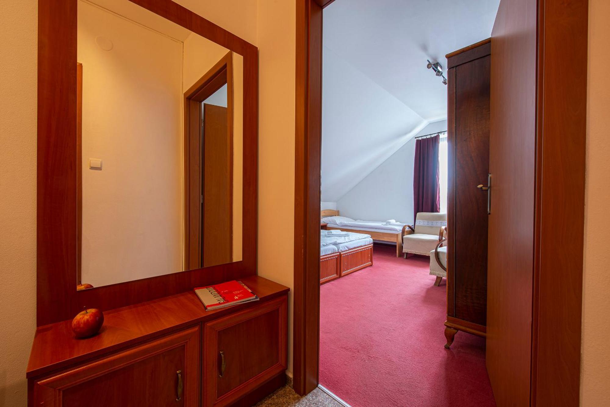 Penzion A Restauracia Lavender Motel Poprad Bagian luar foto