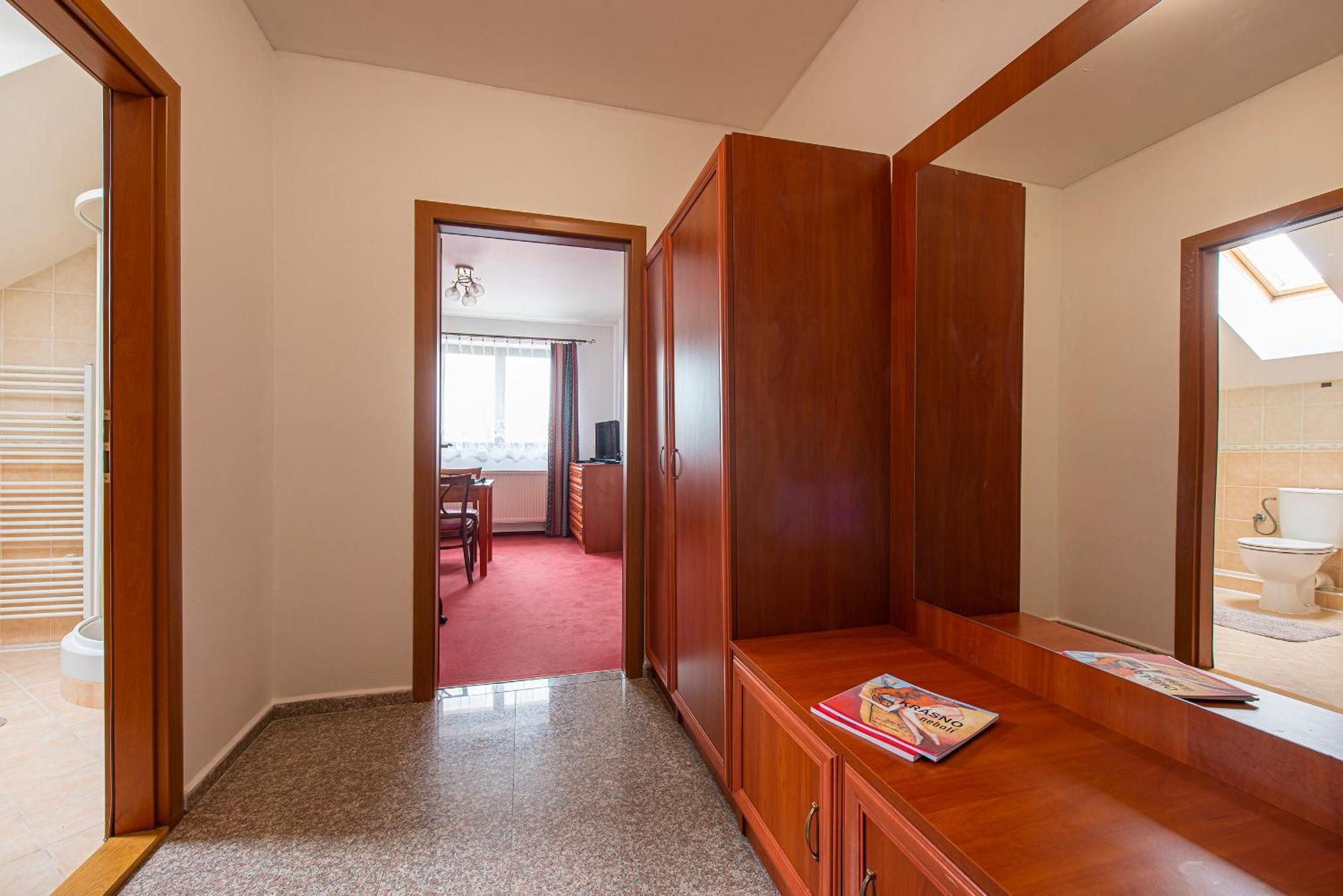 Penzion A Restauracia Lavender Motel Poprad Bagian luar foto