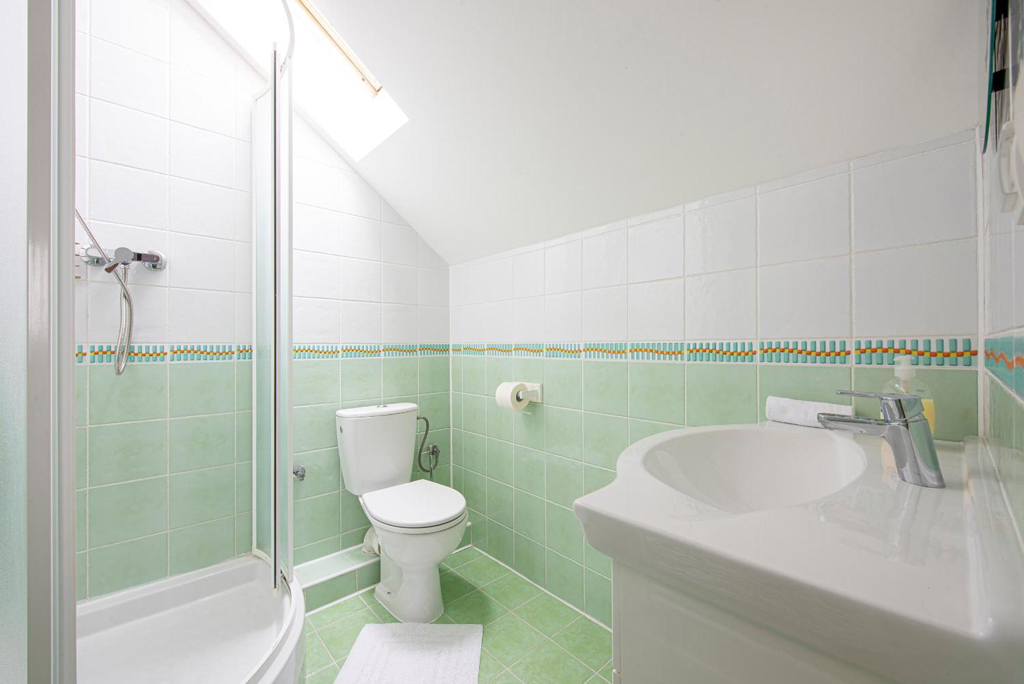 Penzion A Restauracia Lavender Motel Poprad Bagian luar foto