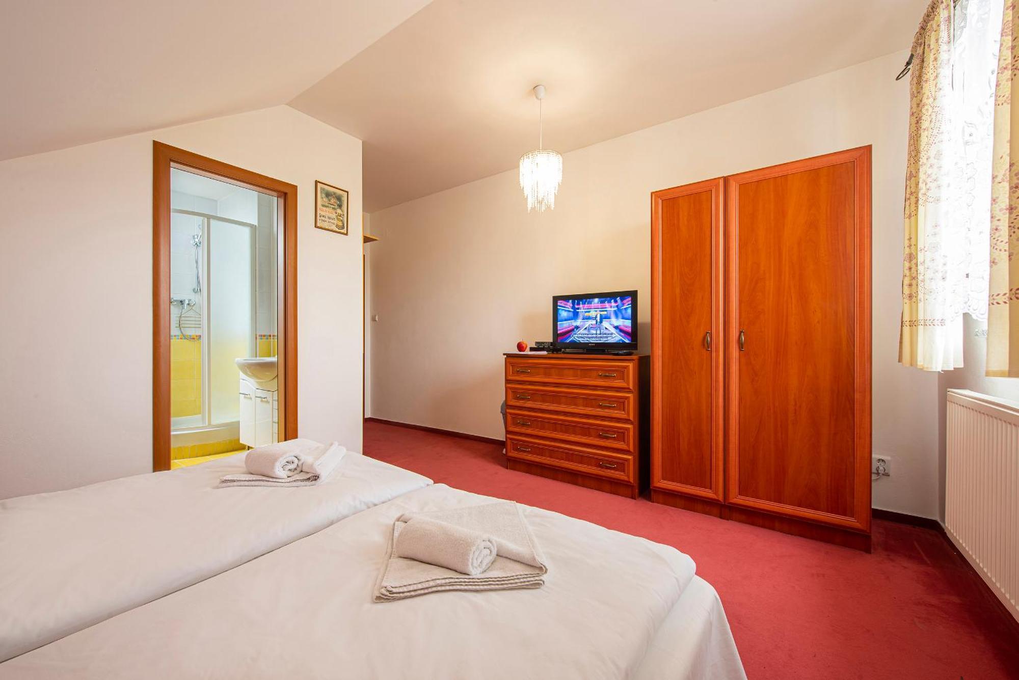 Penzion A Restauracia Lavender Motel Poprad Bagian luar foto