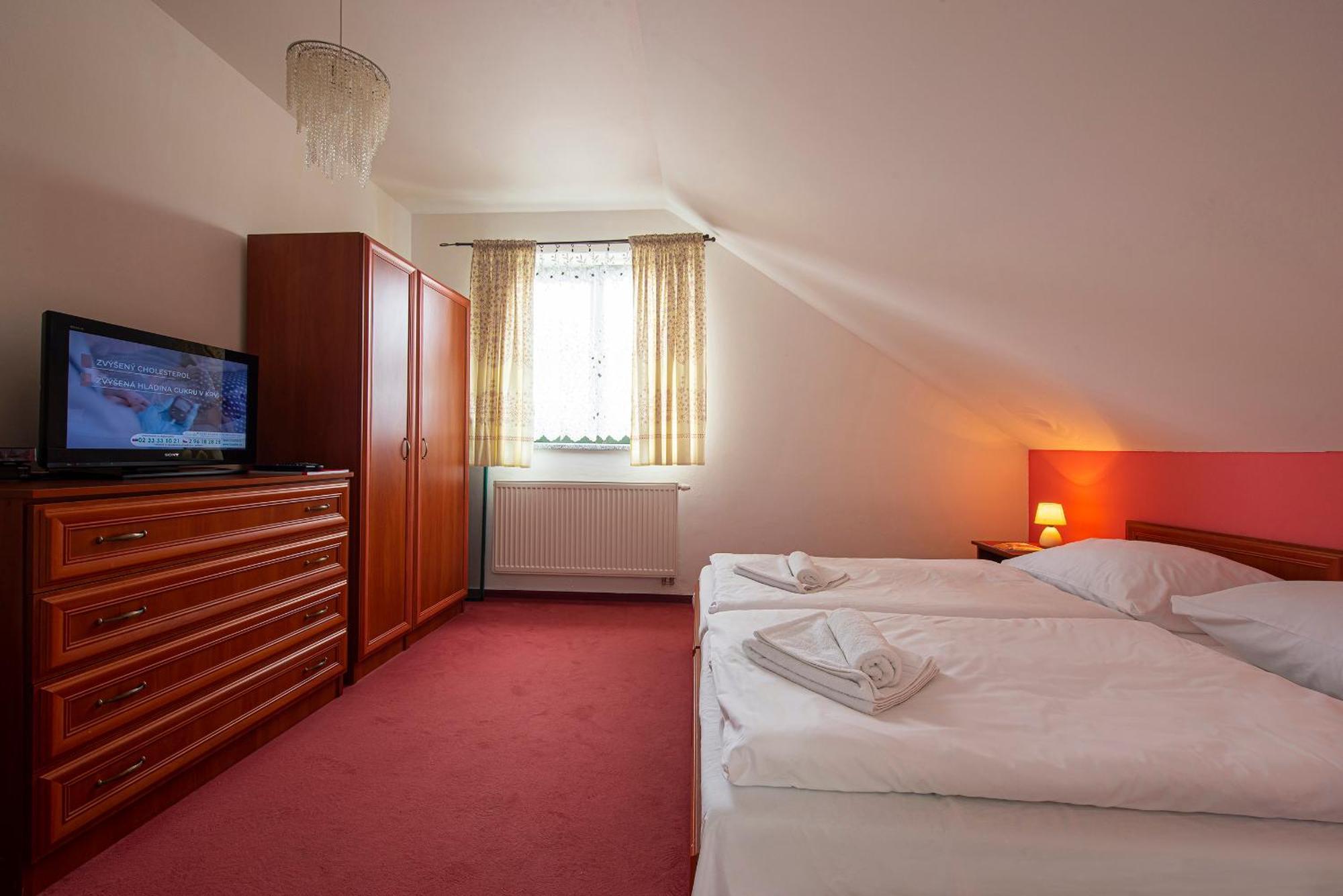 Penzion A Restauracia Lavender Motel Poprad Bagian luar foto