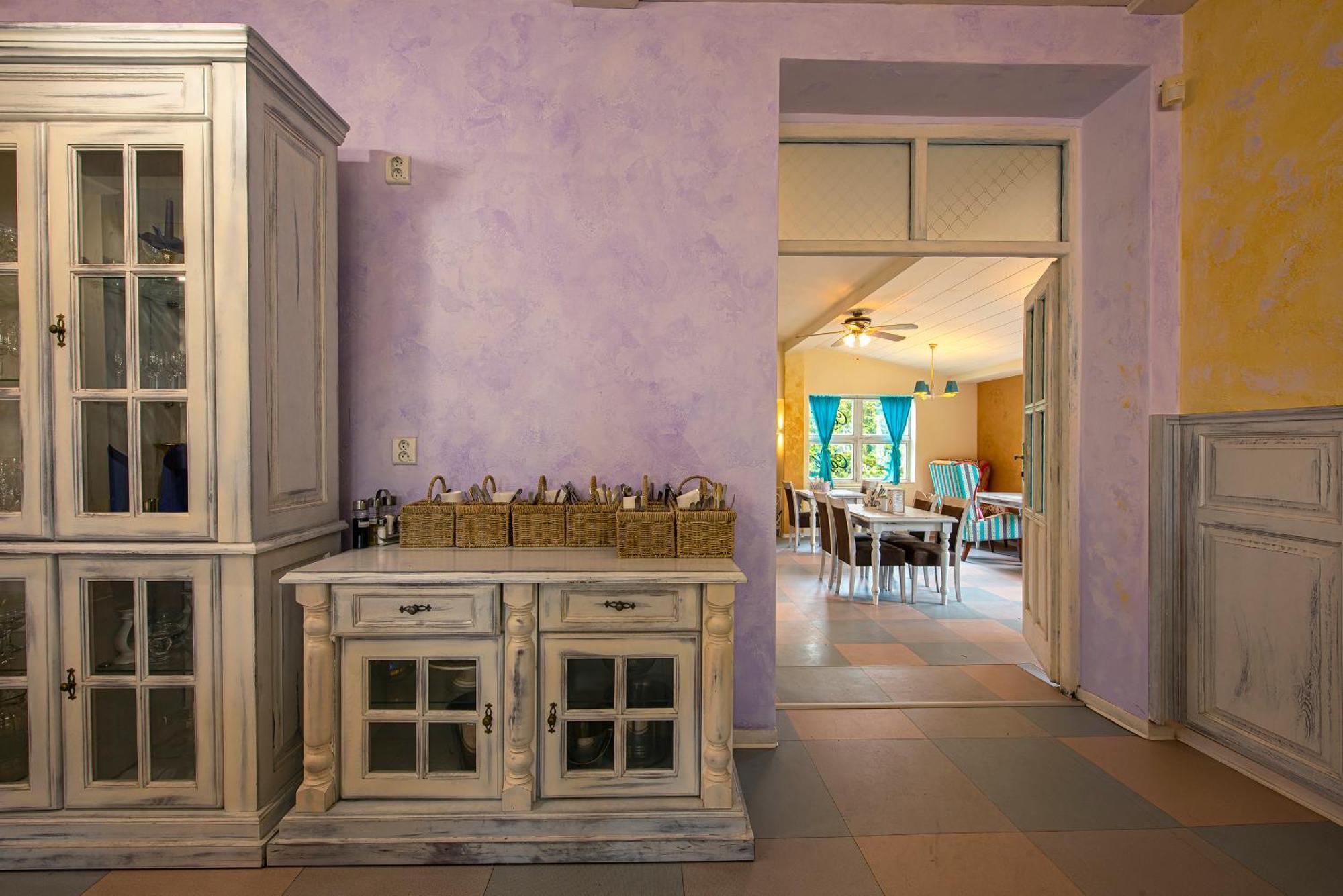 Penzion A Restauracia Lavender Motel Poprad Bagian luar foto