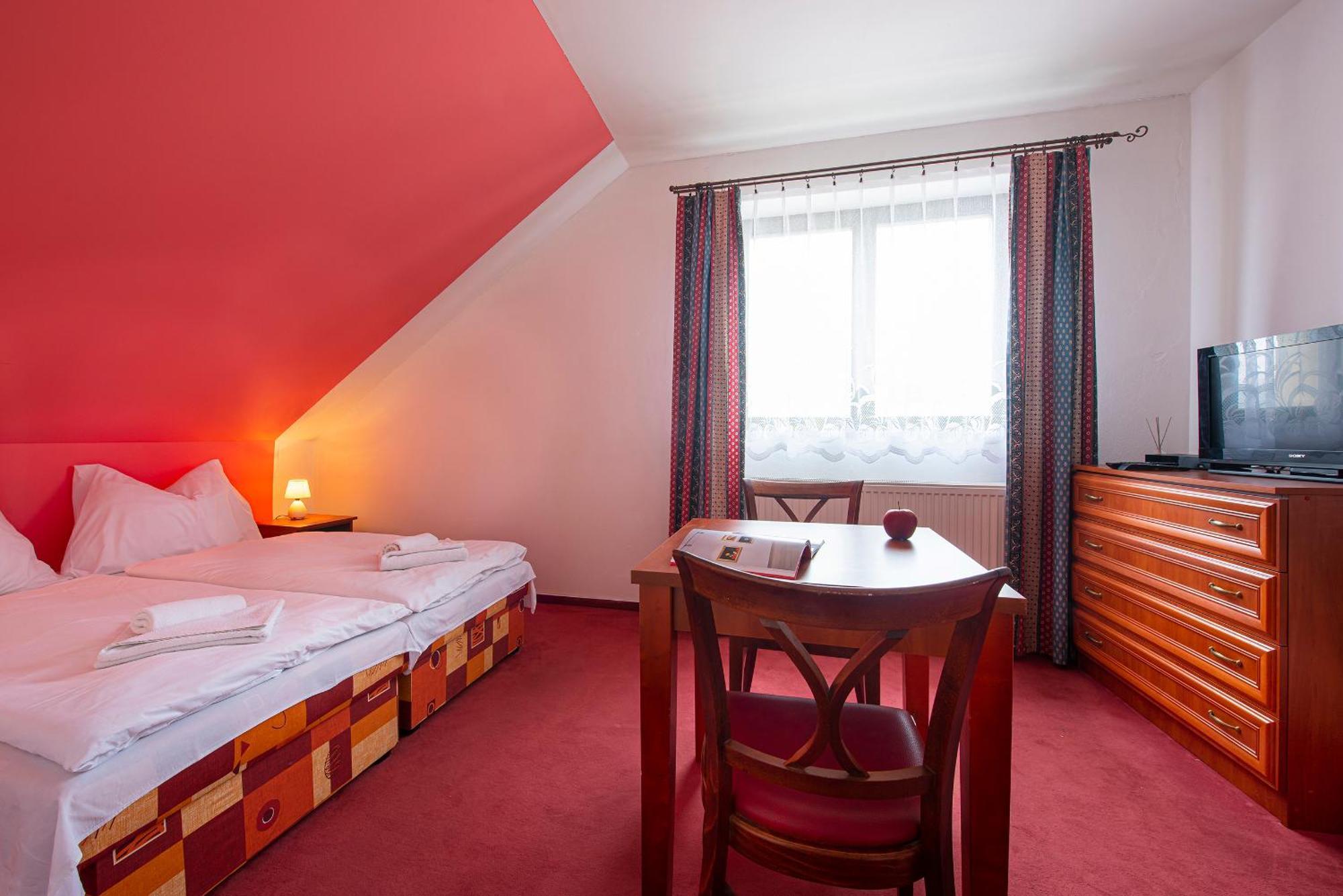 Penzion A Restauracia Lavender Motel Poprad Bagian luar foto