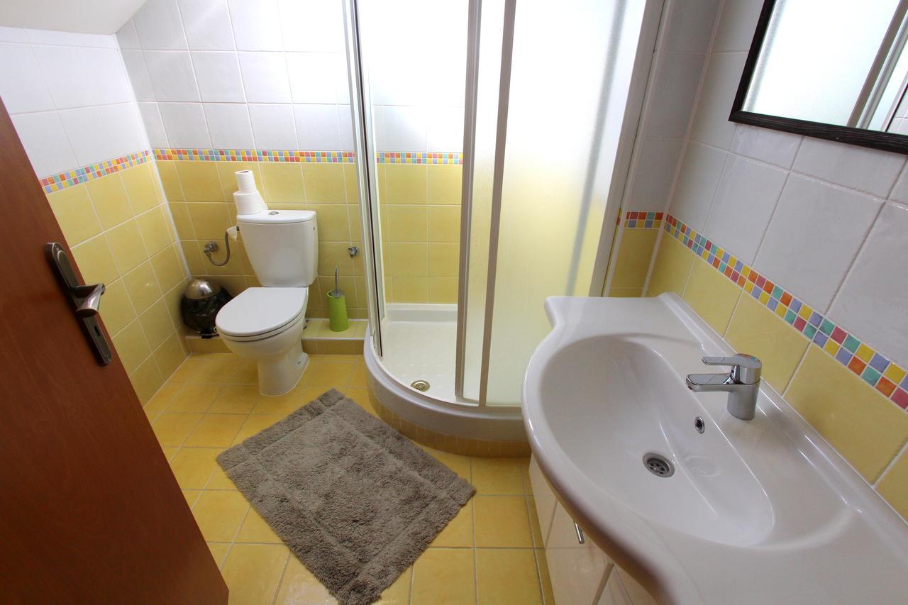 Penzion A Restauracia Lavender Motel Poprad Bagian luar foto